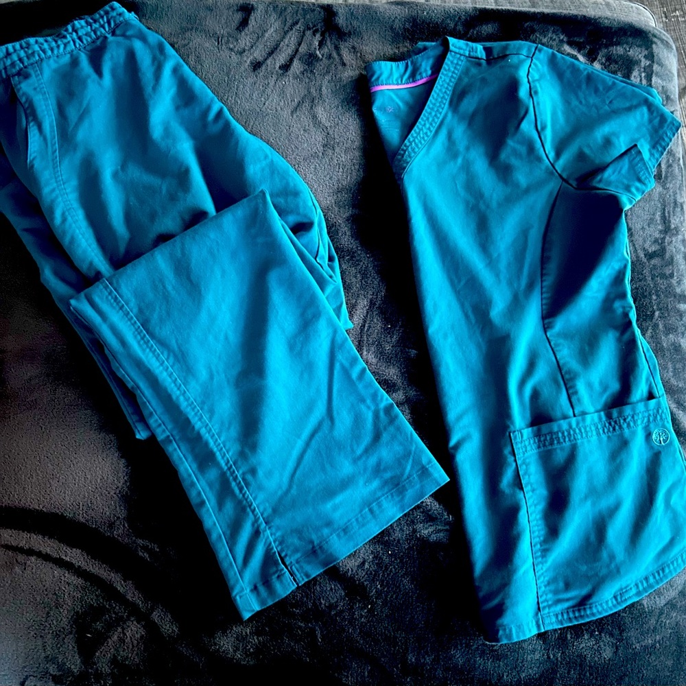 Healing hands Caribbean blue purple label XL top , XL TALL bottom scrubs